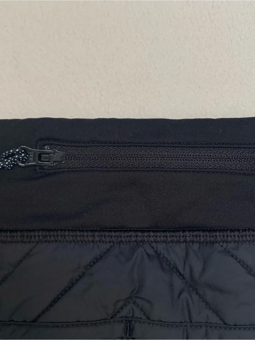 Ivivva by Lululemon Girls Black Quilted Athletic Shorts Sz 14 Zip Pocket Running